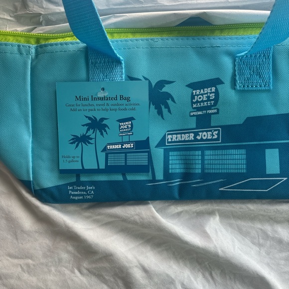 Trader Joe’s mini tote insulated cooler bag limited edition cool blue - Picture 3 of 3